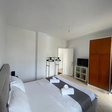 Marina Breeze Apartment